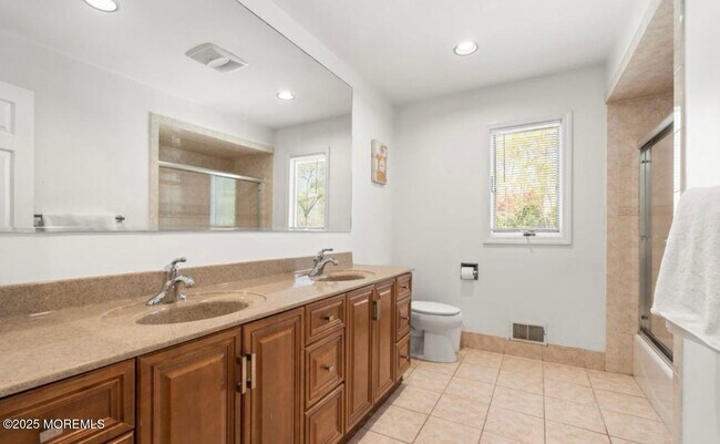 Building Photo - 16 Bridle Dr