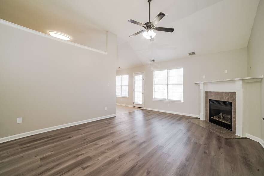 Building Photo - 5915 Landau Dr