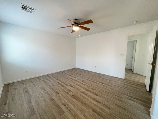Building Photo - 9758 W Hanover Grove Ave