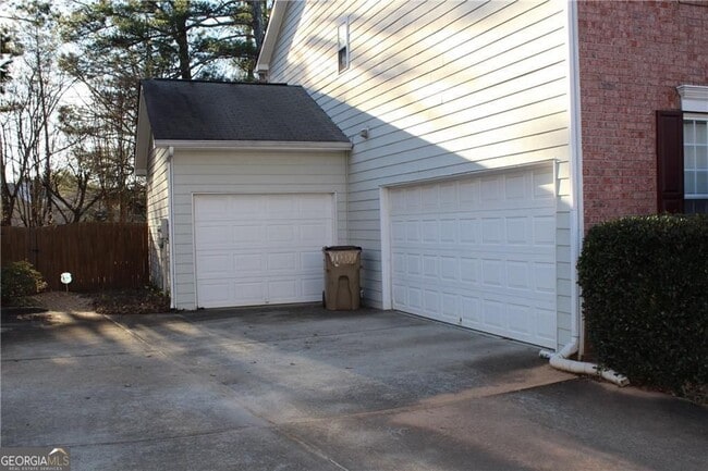 Building Photo - 2627 Hampton Park Dr