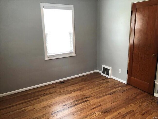 Building Photo - Fantastic 3bd/1ba home! Coming soon!