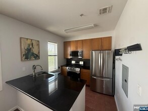 Building Photo - 515 30th St