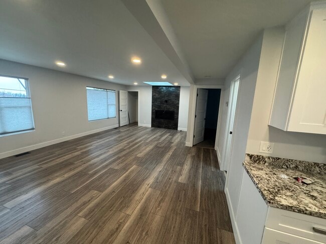 Building Photo - 7765 S 3500 E