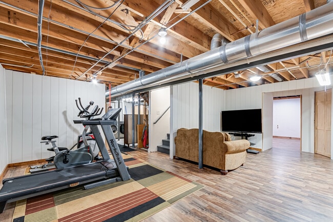 Building Photo - 1544 Suncrest Ln