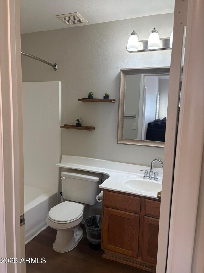 Building Photo - 930 N Mesa Dr