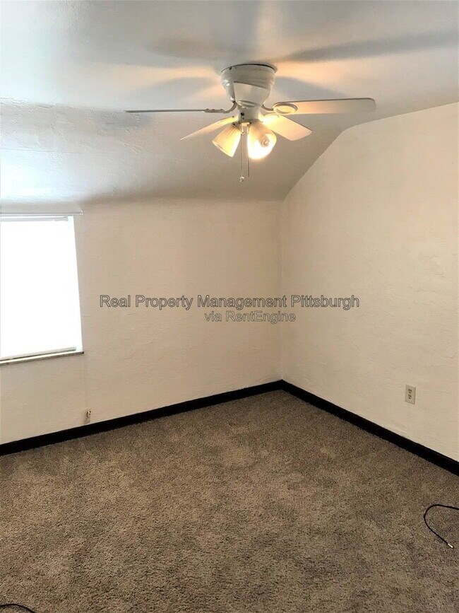Building Photo - 1685 Doyle St