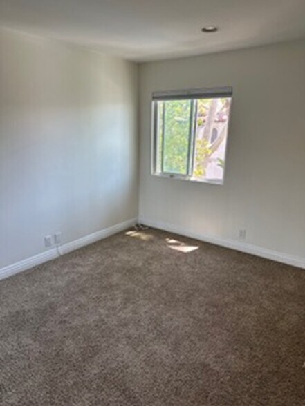 Building Photo - 501 Marguerite Ave