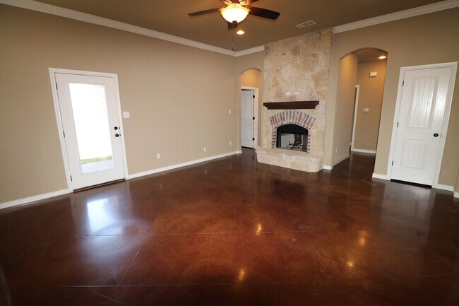 Building Photo - 3005 Stallion Dr