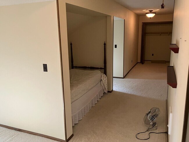 Building Photo - 4 Bedroom 3.5 Bath Wooded Lot