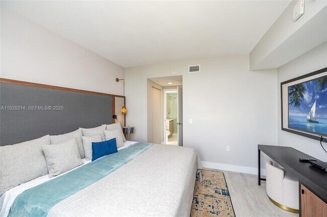 Building Photo - 121 NE 34th St