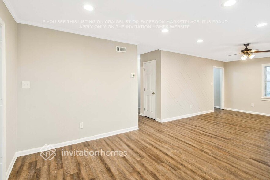 Building Photo - 124 Plaza Dr