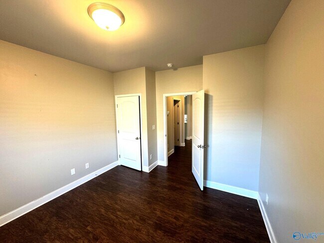 Building Photo - 341 River Rock Dr
