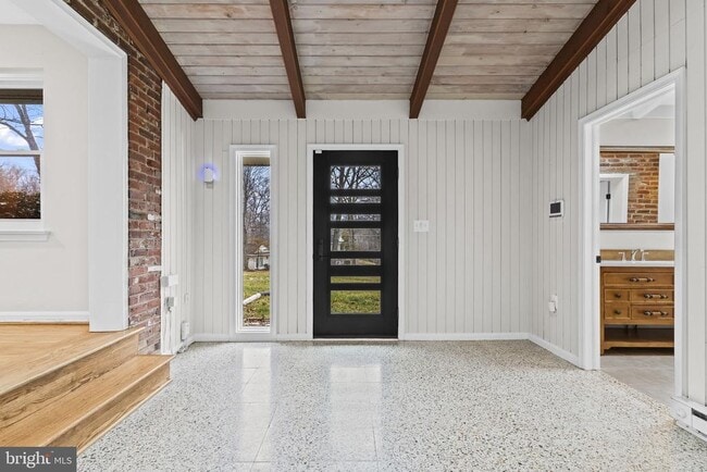 Building Photo - 7609 Woodridge Cir