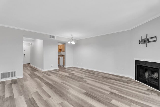 Building Photo - 362 Tabor Ave