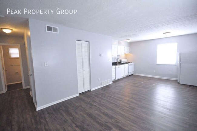 Building Photo - Available Fall 2026! 1 Bedroom Apartment L...