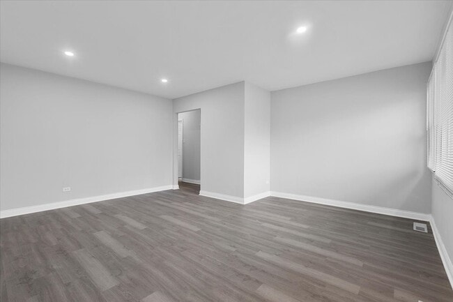 Building Photo - 877 163rd St