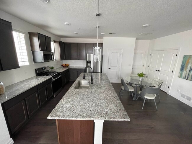 Building Photo - 1737 Spring Water Pt