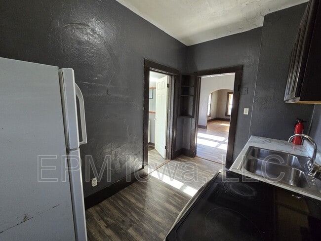 Building Photo - 206 Clay St