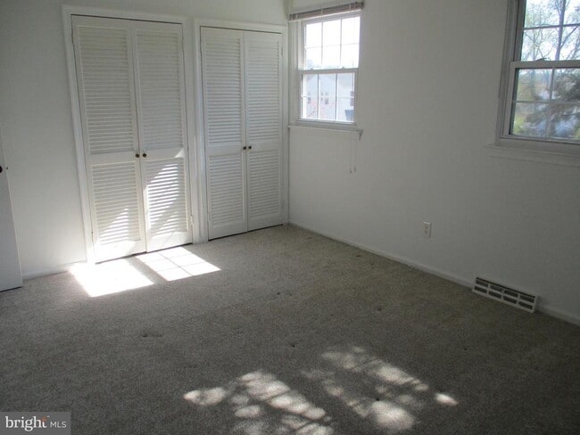 Building Photo - 525 Grant Ave