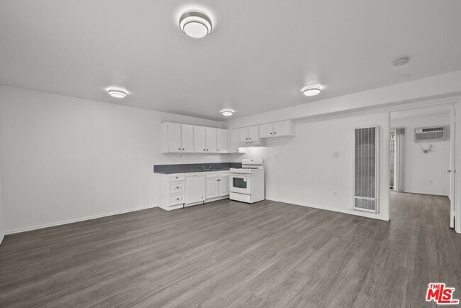 Building Photo - 14333 Haynes St