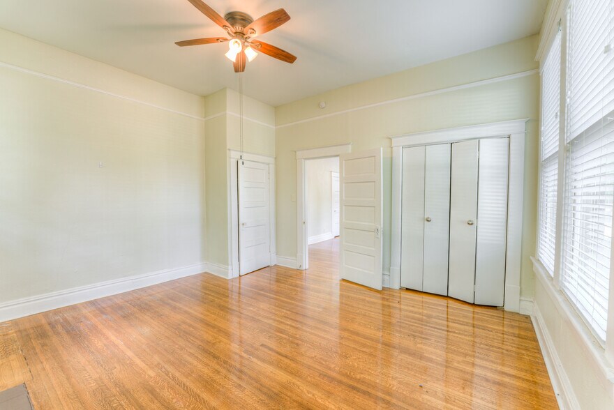 Building Photo - 1526 N Parkway