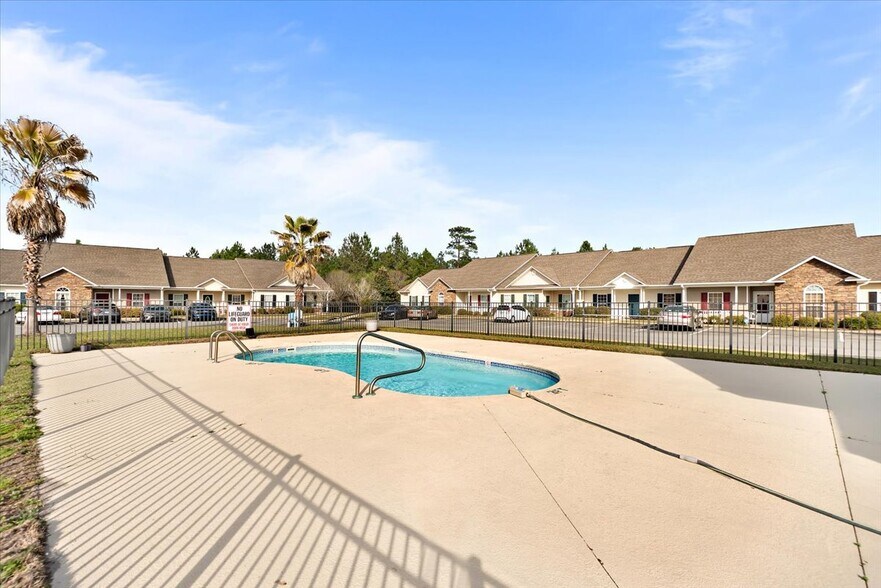 Community Pool - 401 Barry McCaffrey Blvd