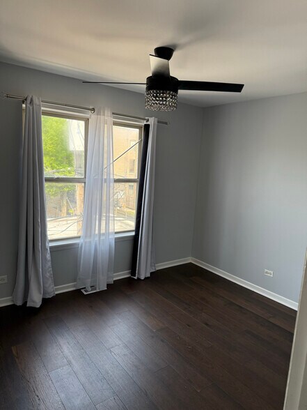 Building Photo - 4530 S Woodlawn Ave