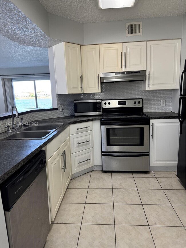 Building Photo - 3405 NW 44th St