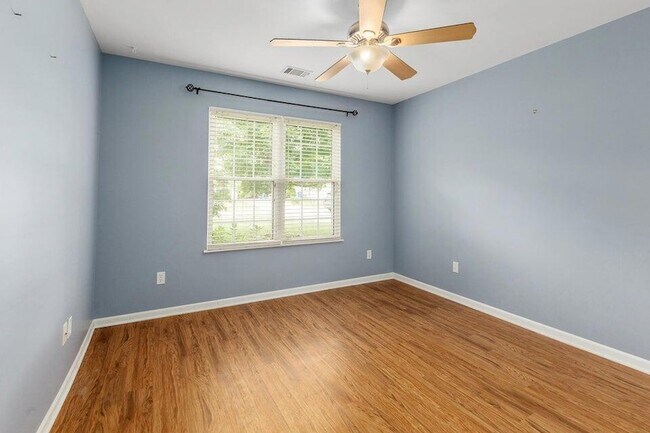 Building Photo - 10557 Maine Dr