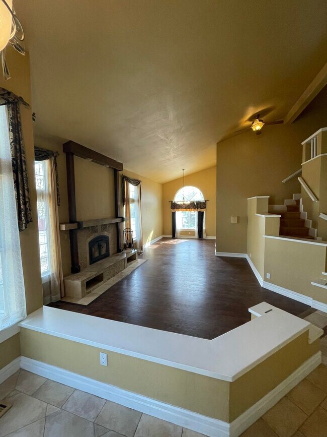 Building Photo - 4528 Whitney Cir