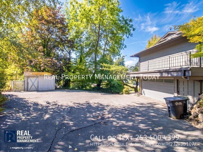 Building Photo - 1531 Vista Dr