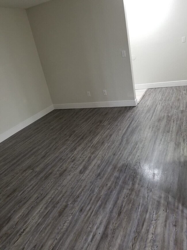 Building Photo - 9809 Turf Way