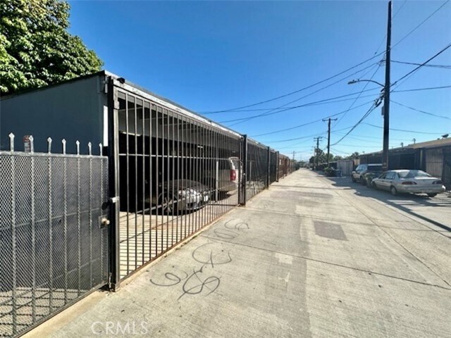 Building Photo - 10215 S 10th Ave