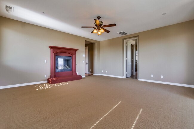 Building Photo - Beautiful 4 bedroom, 4.5 bathroom Home in the Varadero Community