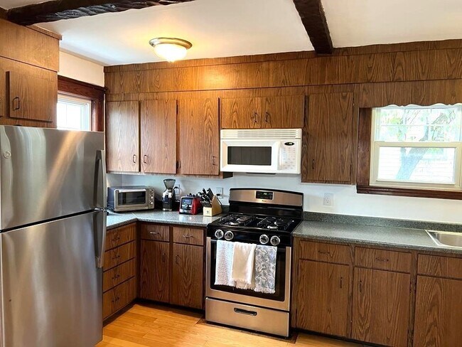 Building Photo - 5 Glenmont Rd