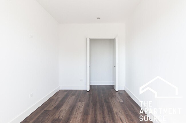 Building Photo - 1555 W Hollywood Ave