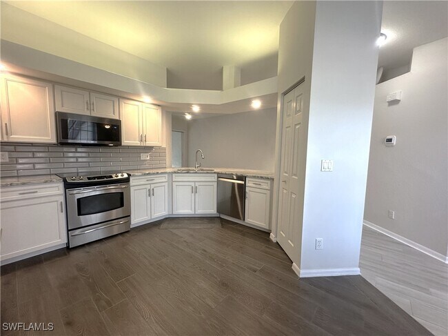 Building Photo - 6922 Satinleaf Rd N