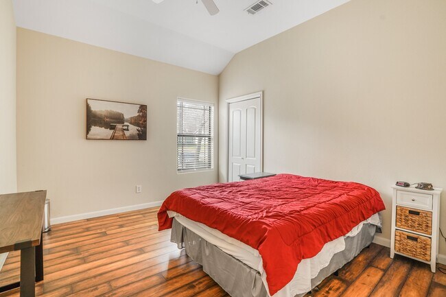 Building Photo - 22 Twinstone Cir