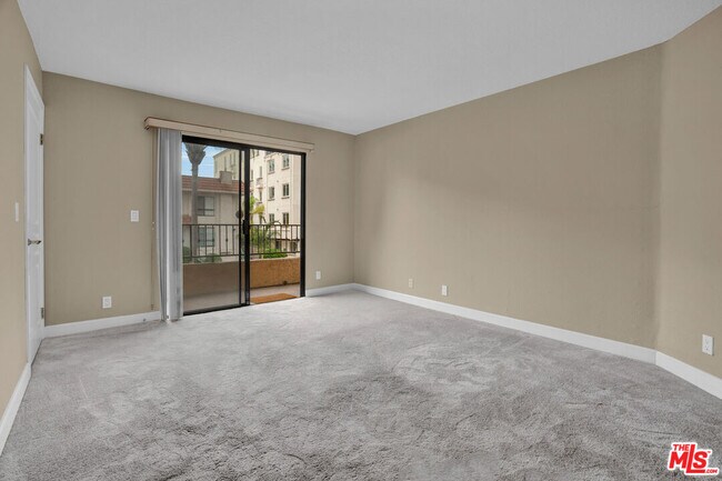 Building Photo - 1633 S Bentley Ave