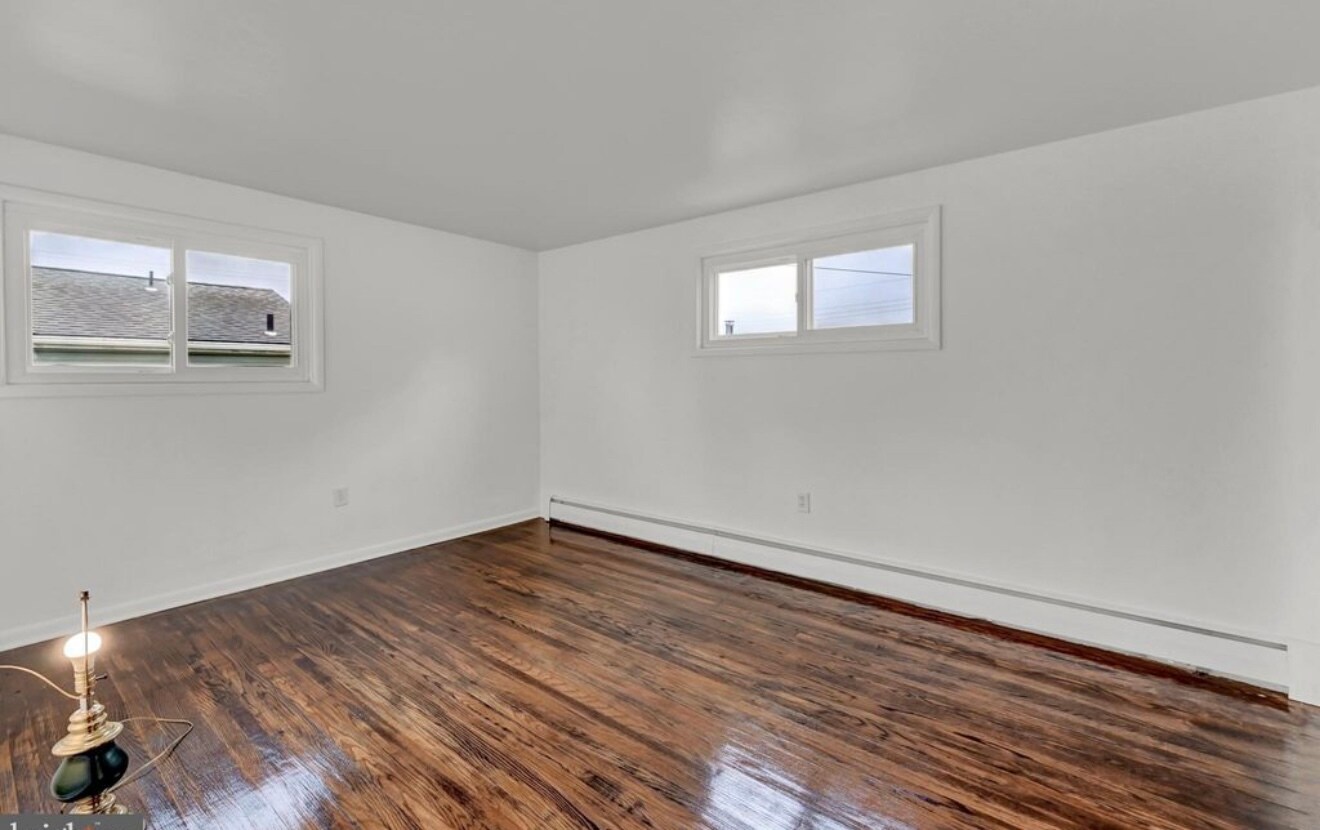 Building Photo - 130 Hull Dr