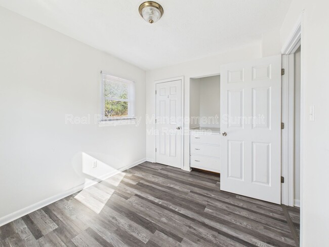 Building Photo - 318 Amherst Rd