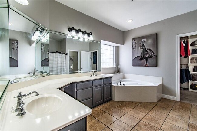 Building Photo - Stunning 4-Bed, 2.5-Bath Home – Lakes Subdivision