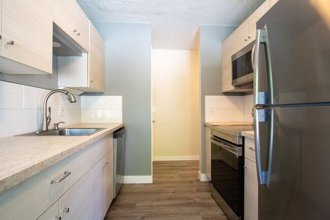 Building Photo - Spacious 2 Bedroom with Stylish Updates + A/C, W/D, D/W!
