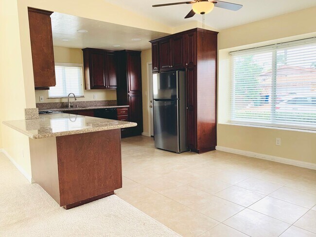 Building Photo - BEAUTIFUL AND SPACIOUS 3BD/2BA SINGLE FAMI...