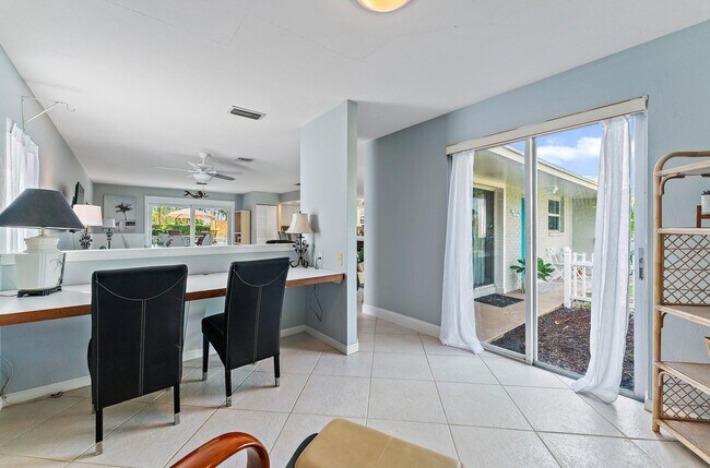 Building Photo - 9520 SE Point Terrace