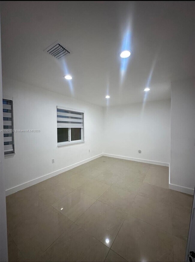 Building Photo - 20521 SW 125th Ave