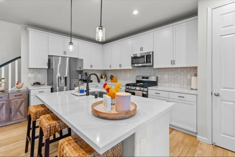 Building Photo - 2851 Ski Bch St