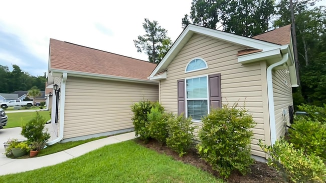 Building Photo - Available Soon - Three-Bedroom, Two-Bath, Pet Friendly Home at Woodland Park in Murrells Inlet!