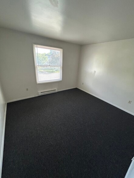 Bedroom 2 (1 closet) - 209 Endwell St