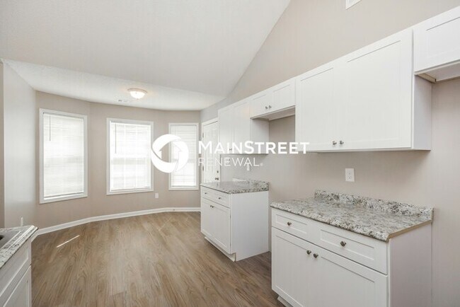 Building Photo - 3 Bedroom Pet-Friendly Home in Lithonia, GA with Main Street Renewal